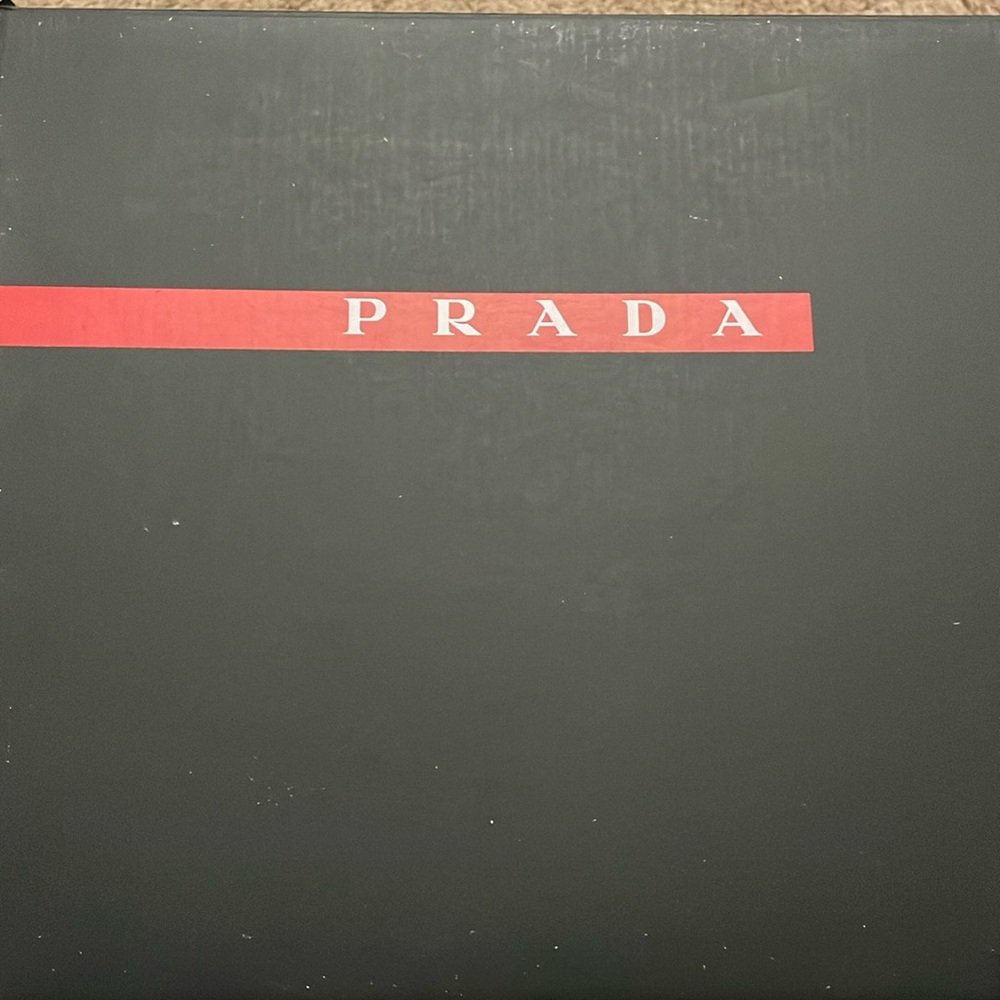 Red Hightop Pradas
